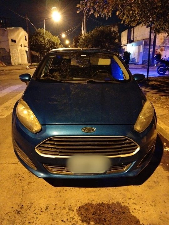 Persecución en La Tablada: dos delincuentes detenidos tras robo de auto