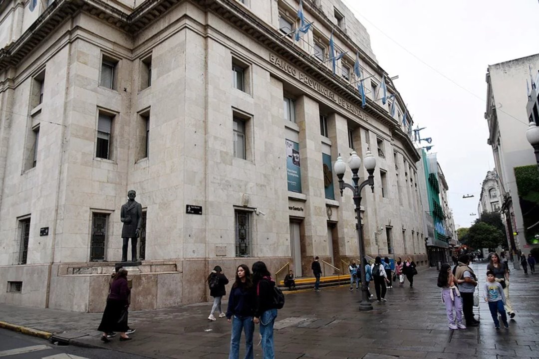 Fachada de una entidad bancaria durante una jornada de paro