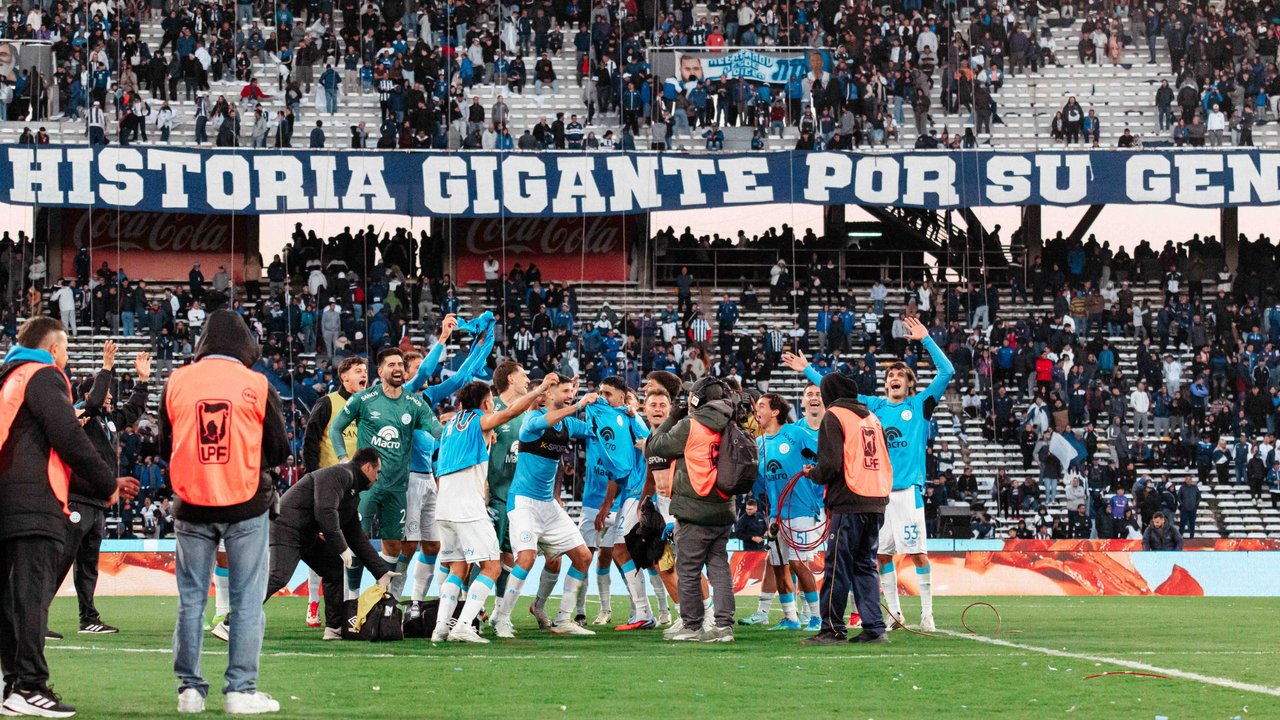 Artime y Zielinski celebran el histórico triunfo de Belgrano en el clásico cordobés