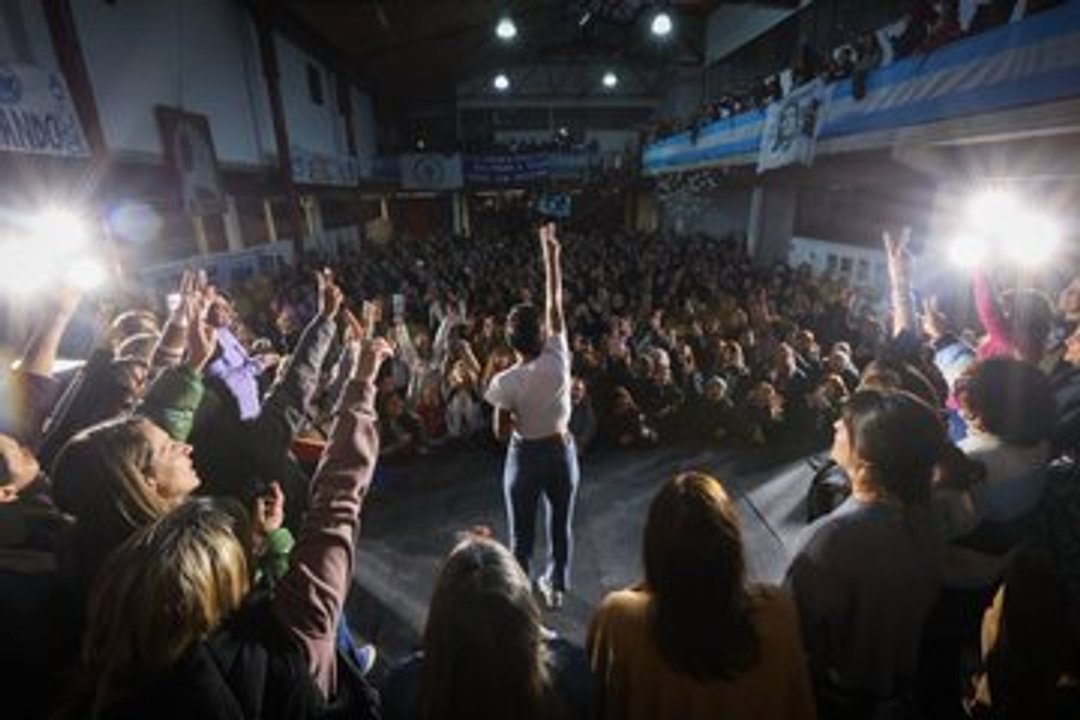 Mayra Mendoza en un acto de mujeres peronistas por Cristina Kirchner