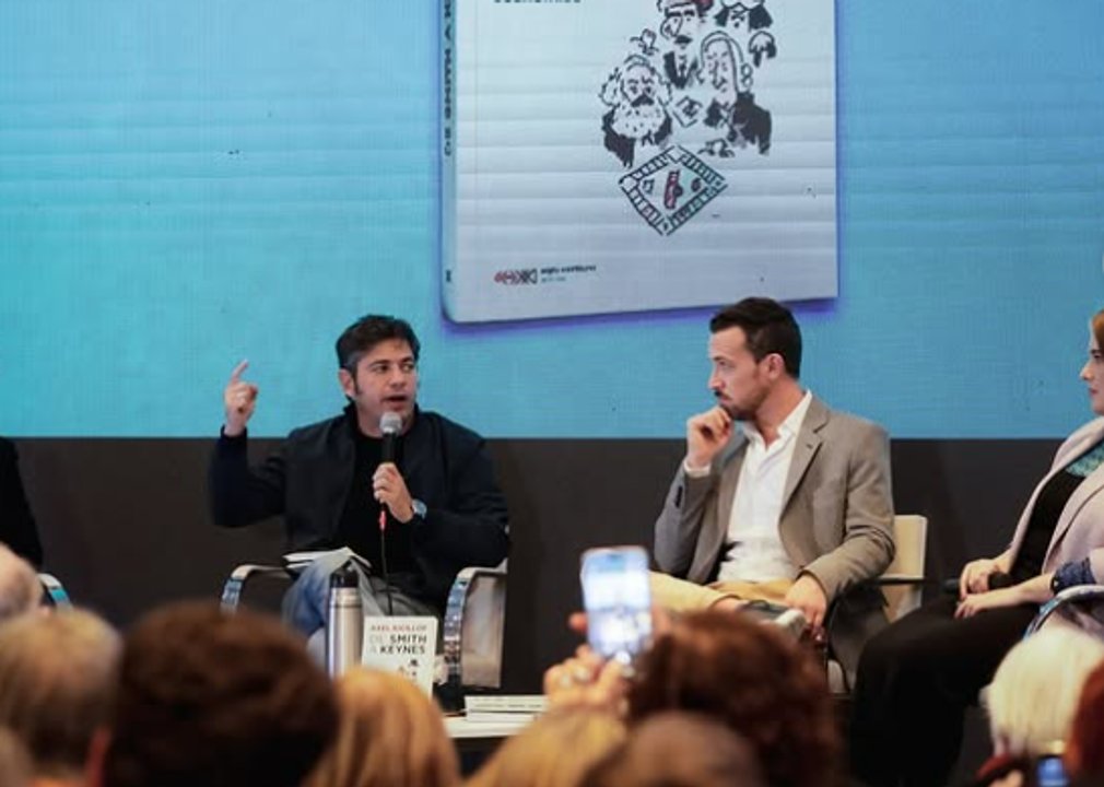 Axel Kicillof durante la presentación de su libro en la Feria del Libro