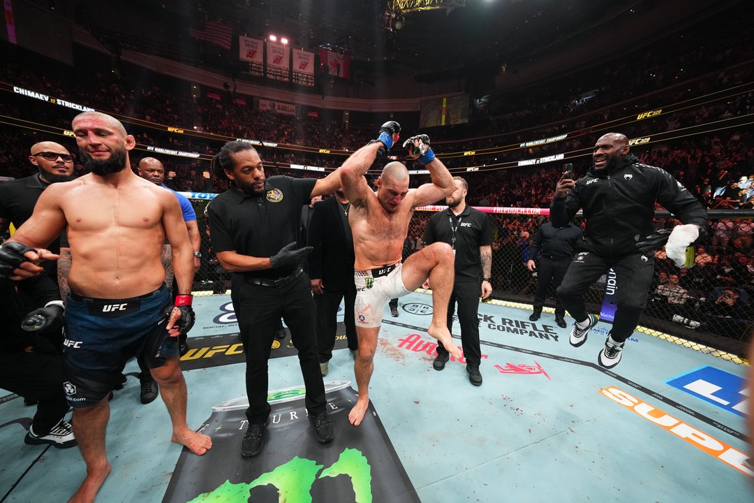 Sean Strickland sorprende y se corona campeón al vencer a Khamzat Chimaev
