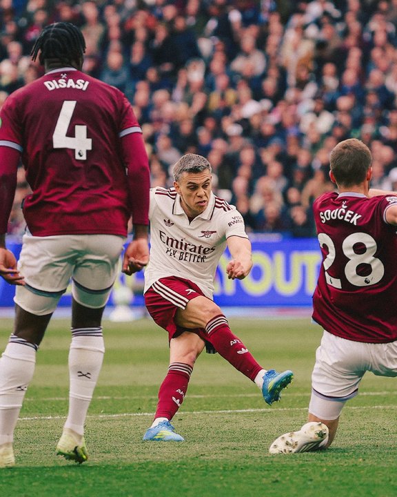 Arsenal se acerca al título de la Premier League tras vencer al West Ham