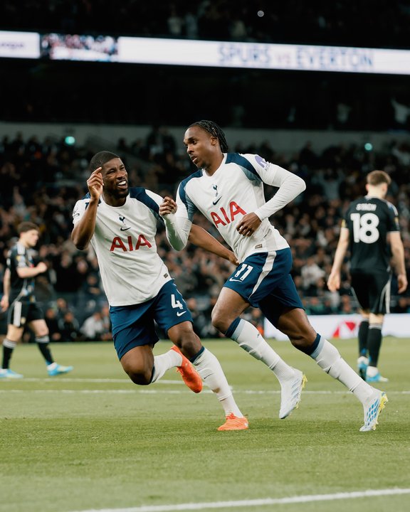 Tottenham empata con Leeds y se aleja del descenso