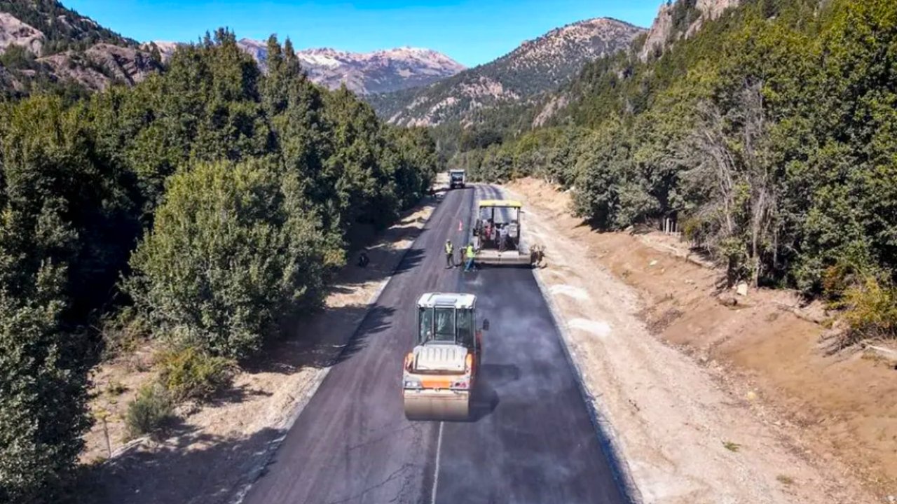 Obras de pavimentación en la Ruta Provincial 65 en Neuquén