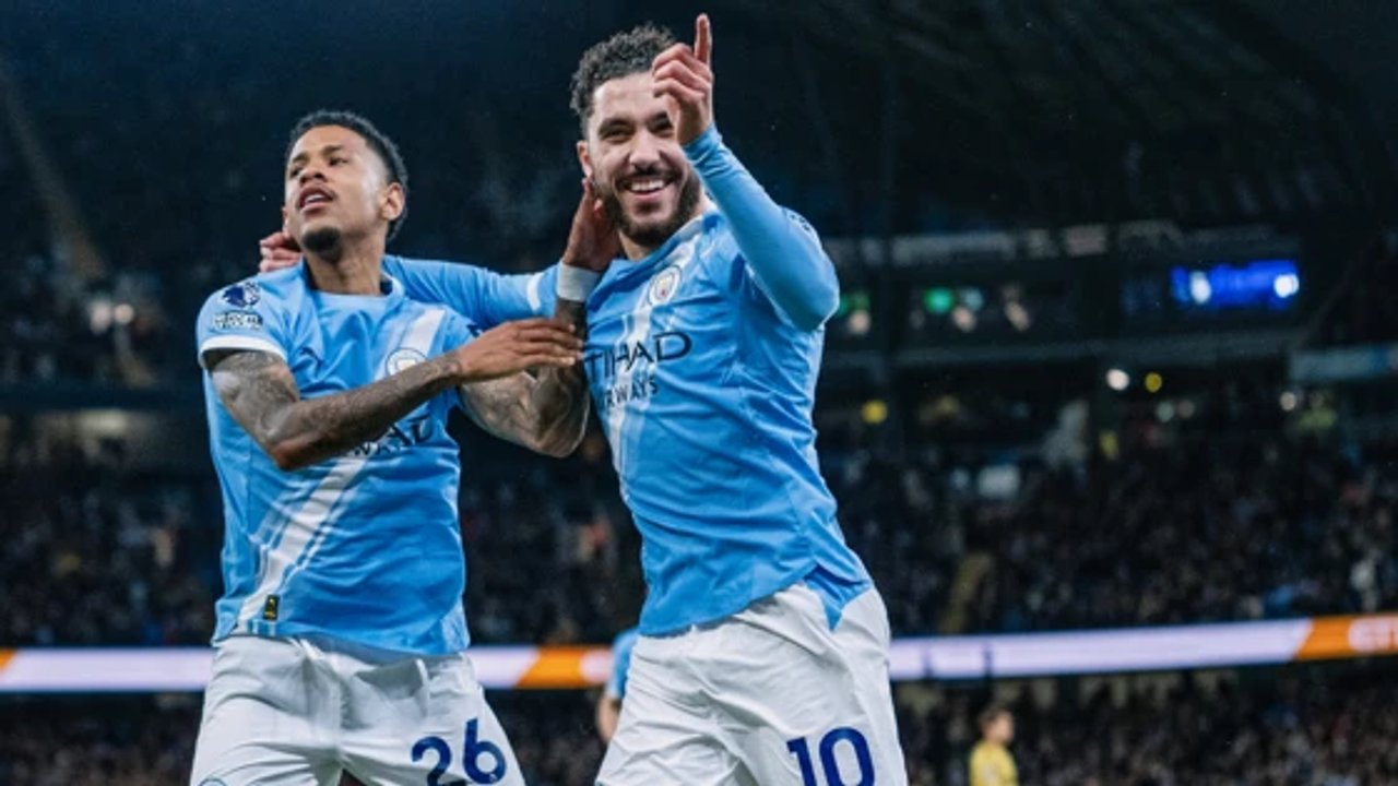 Manchester City se impone a Crystal Palace y acorta distancias con Arsenal