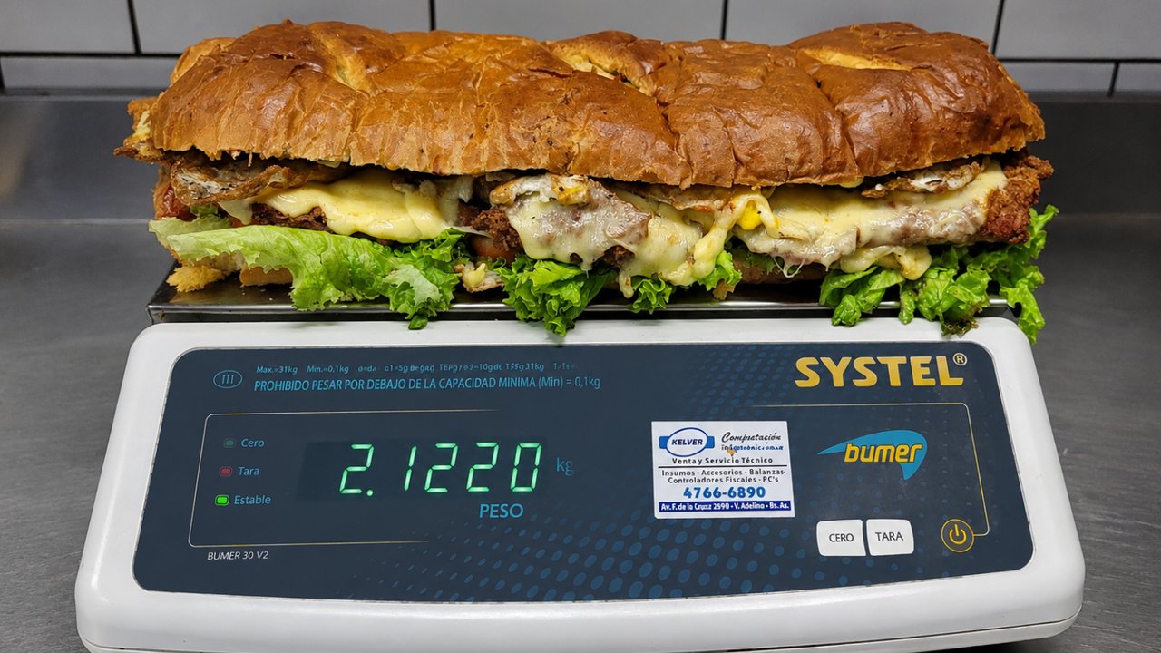 Sándwich de milanesa gigante para compartir en Rosario