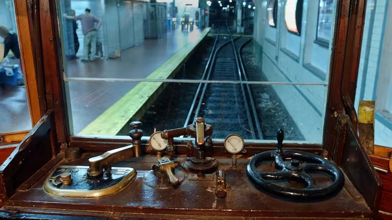 Históricos vagones de madera La Brugeoise de la Línea A del subte porteño