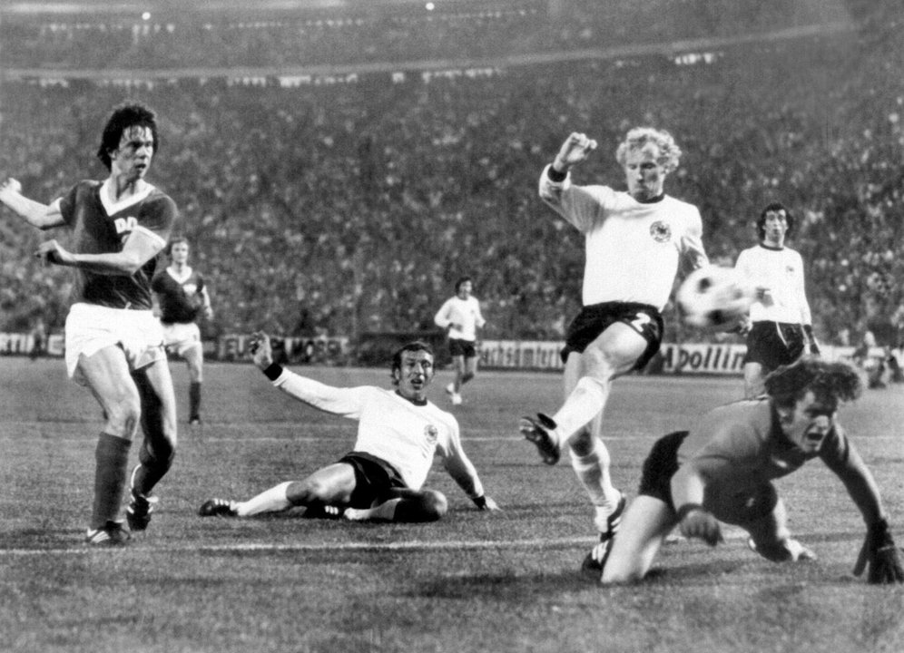 Descubre el lado B de los Mundiales: 100 historias fascinantes del fútbol