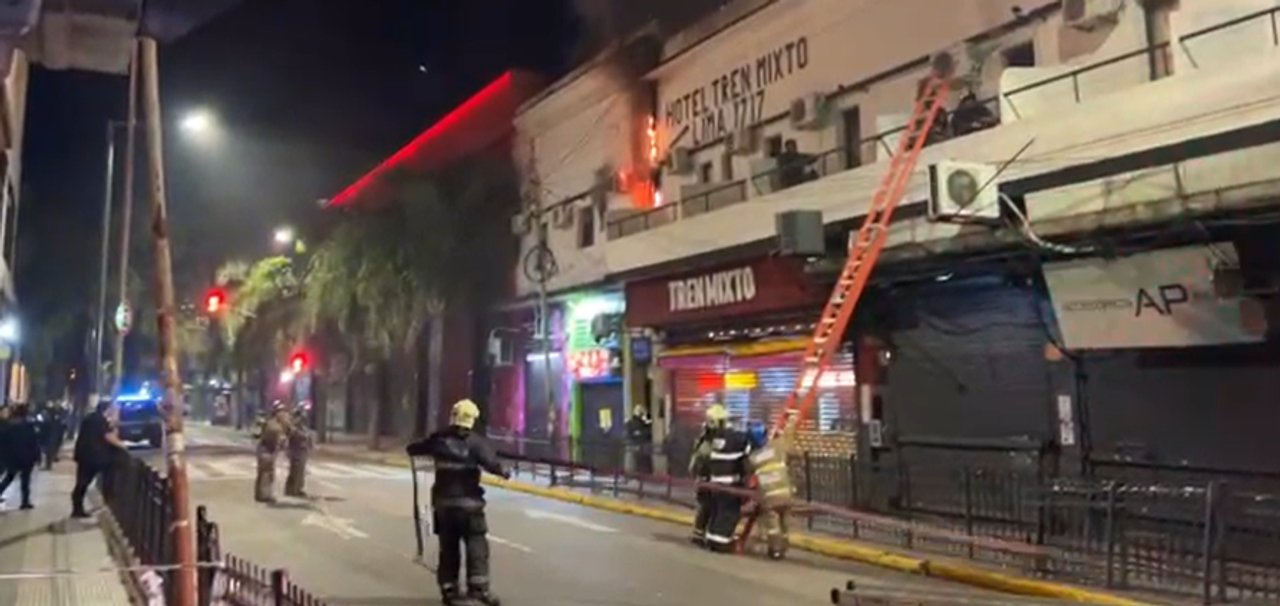 Incendio en hotel de Constitución: 20 evacuados y 13 atendidos por el SAME
