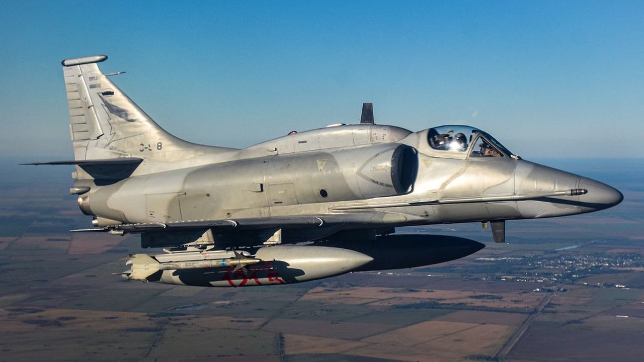 A-4AR Fightinghawk de la Fuerza Aérea Argentina en vuelo