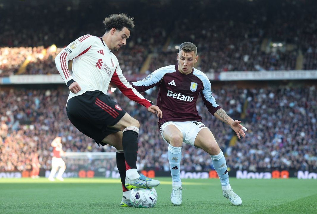 Aston Villa derrota a Liverpool y asegura su lugar en la Champions League
