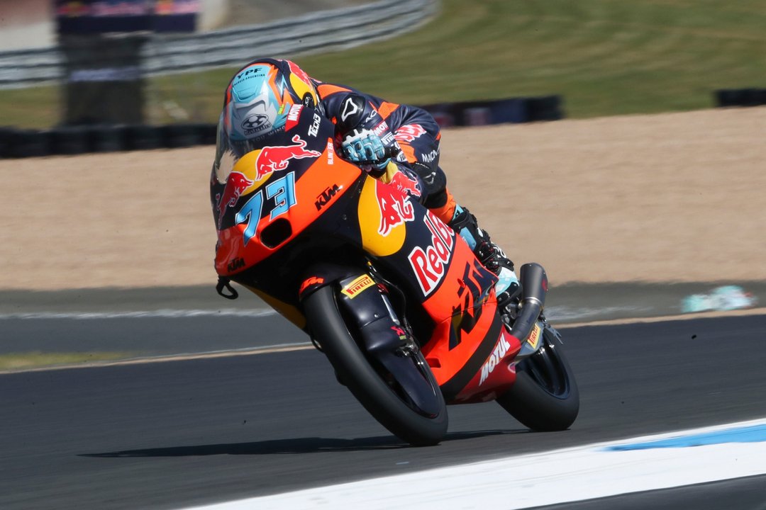 Valentín Perrone brilla con la pole position en el Gran Premio de Cataluña de Moto3