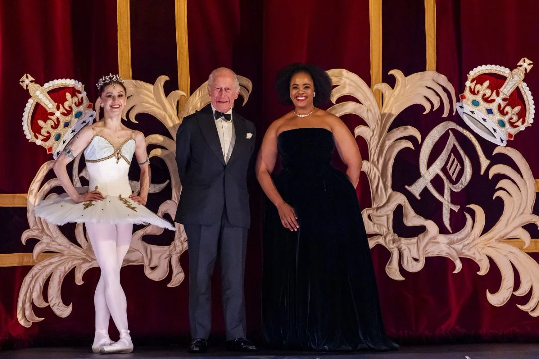 La bailarina argentina Marianela Núñez saluda al final de una gala del Royal Ballet en Londres