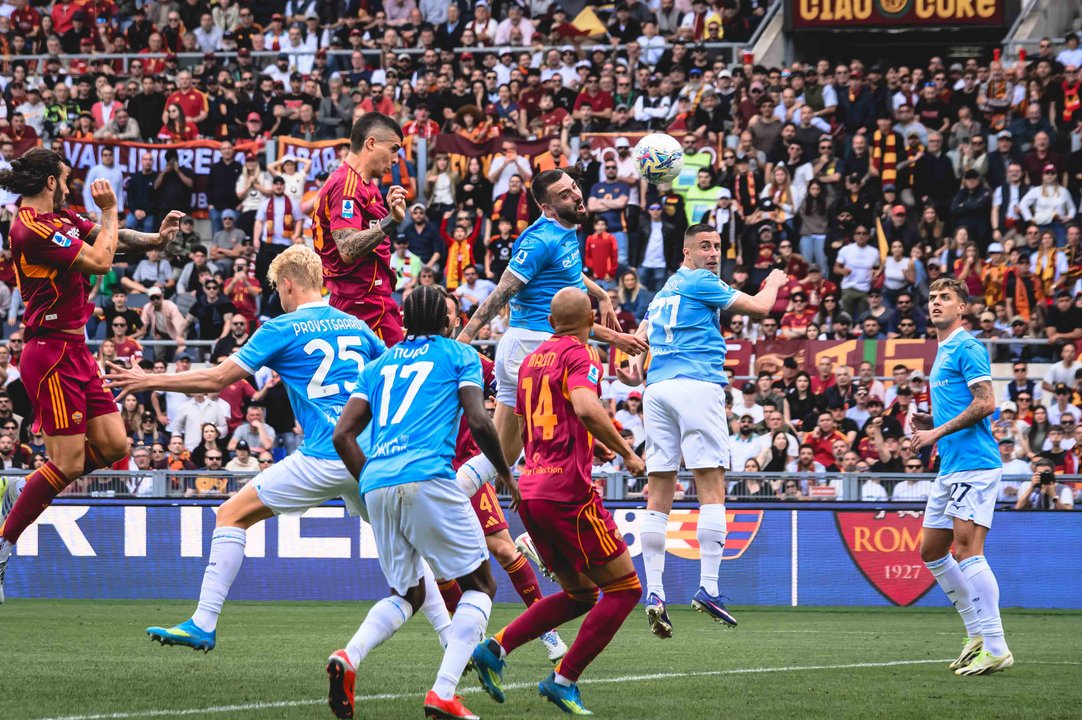 Roma se lleva el clásico de la capital con un 2-0 ante Lazio
