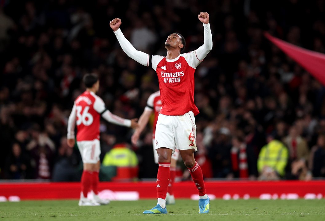 Arsenal se acerca al título de la Premier League tras vencer al Burnley