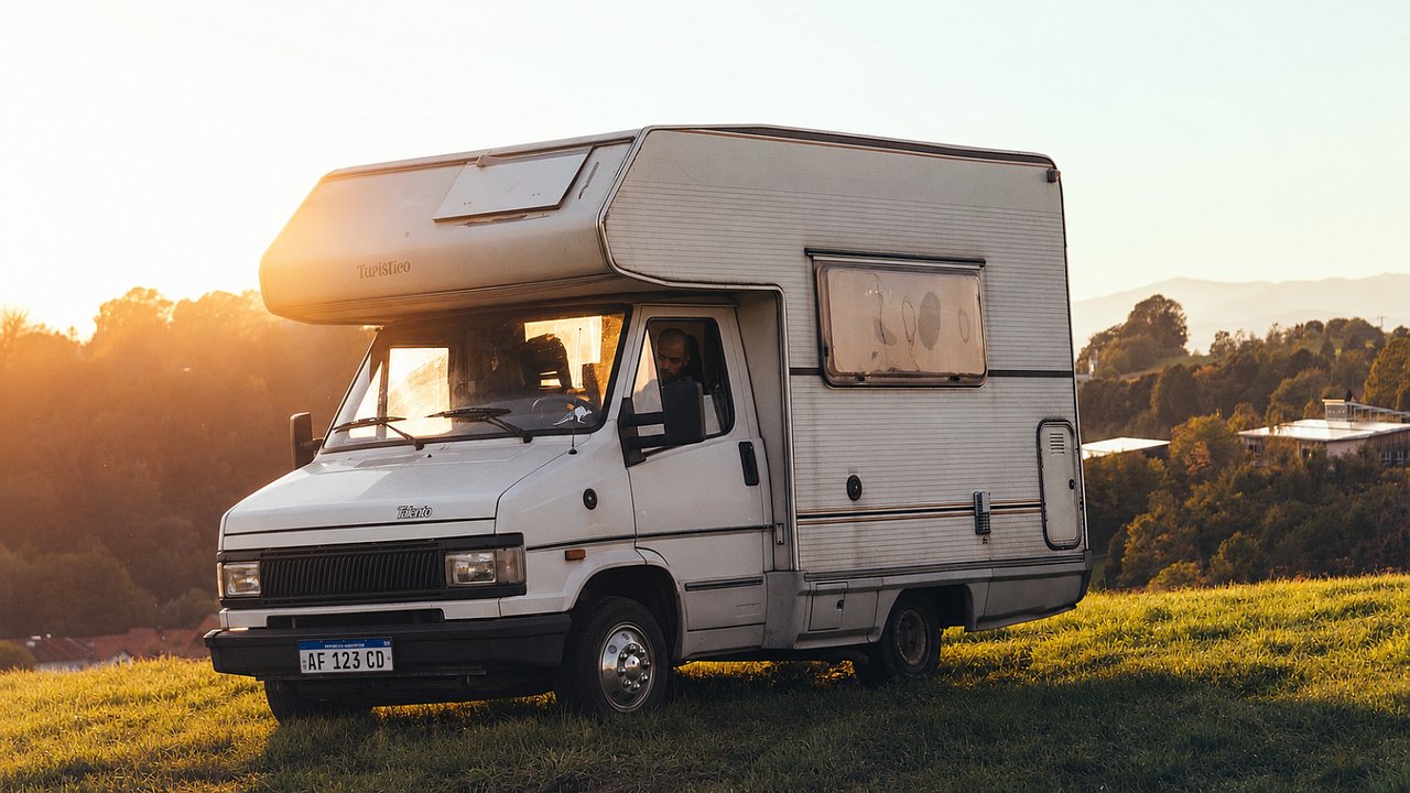 Motorhome estacionado en zona turística de Tandil