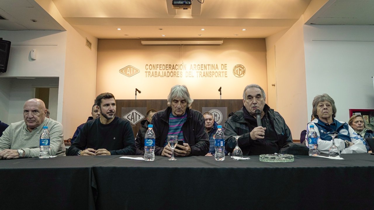 Dirigentes de la CATT en conferencia de prensa en Buenos Aires