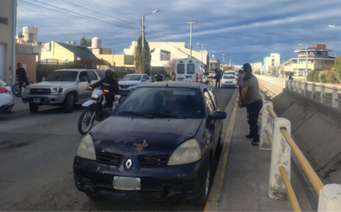 Un auto sin freno de mano atropella a su dueña en Comodoro Rivadavia