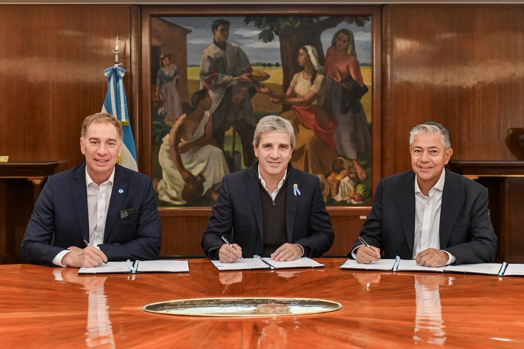 Luis Caputo reunido con los gobernadores de Neuquén y Mendoza