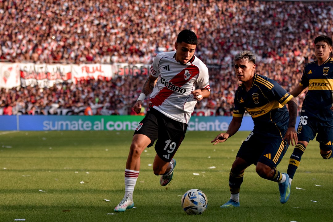 Kendry Páez se queda en River: Chelsea no podrá repescarlo