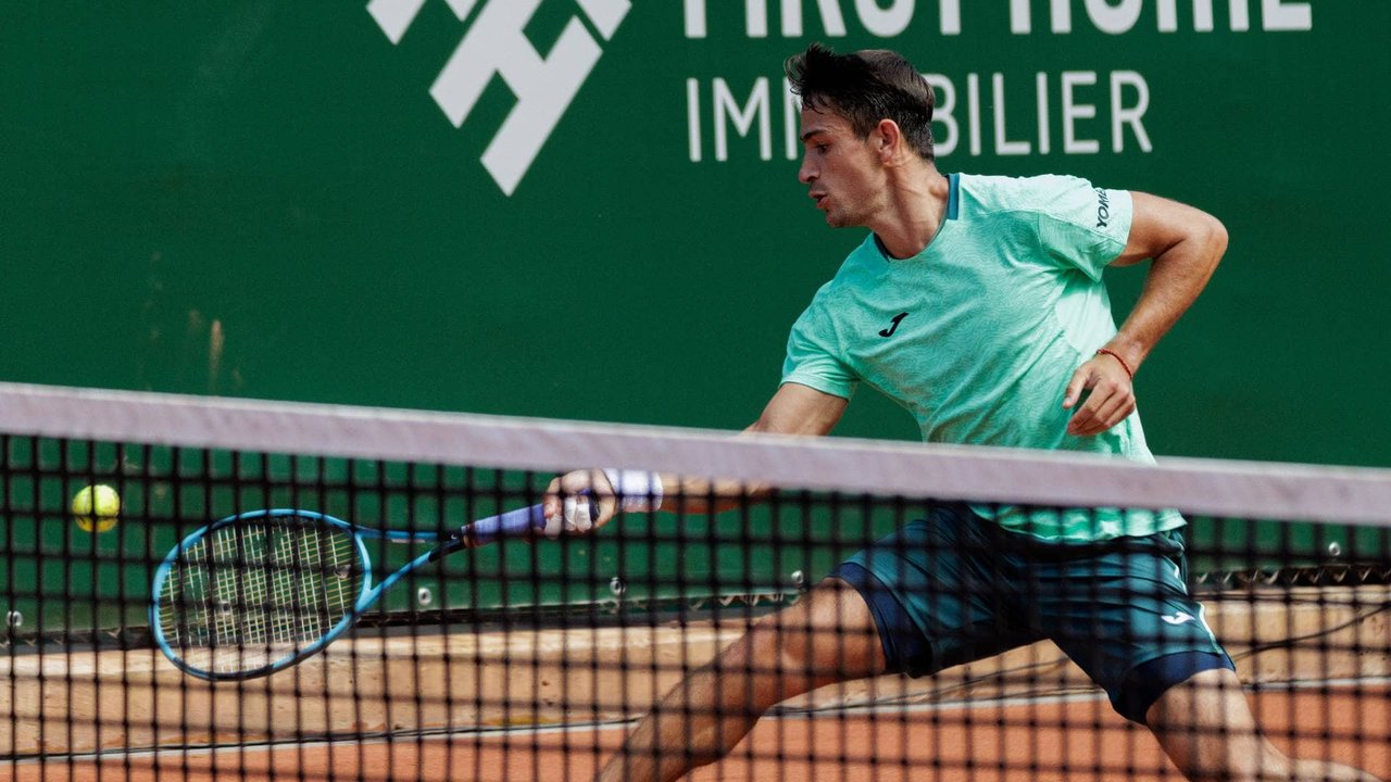 Mariano Navone avanza a semifinales del ATP 250 de Ginebra tras vencer a Munar
