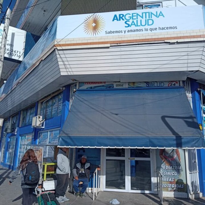 Clínicas y farmacias clausuradas en la red de falsos médicos de Argentina Salud