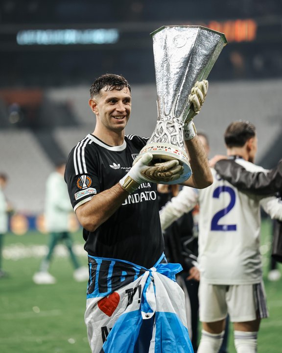 Alarma en la Selección: se confirmó que el “Dibu” Martínez sufrió una fractura