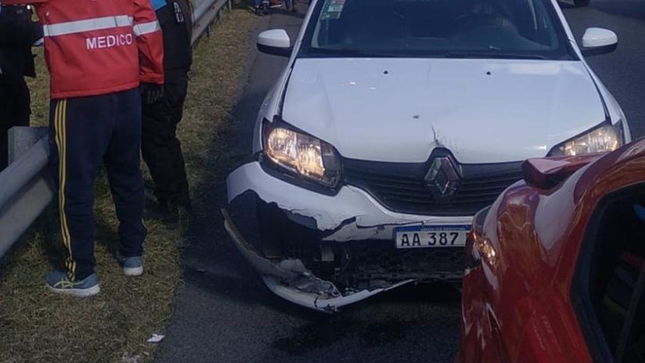 Choque en cadena entre cuatro autos en la General Paz: cuatro heridos