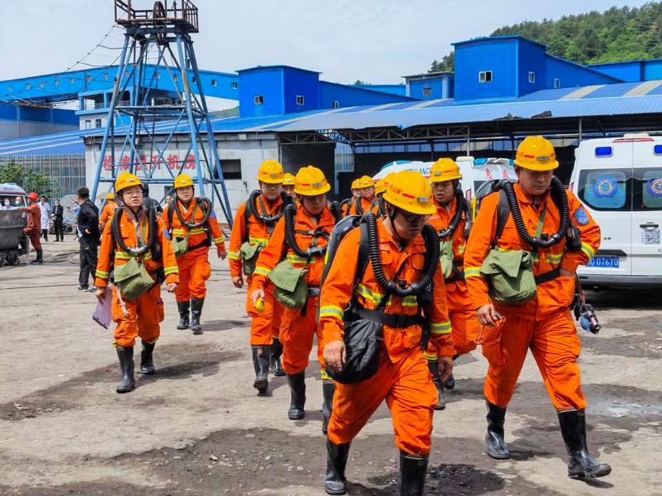 China: explosión en una mina de carbón deja 82 muertos y dos desaparecidos