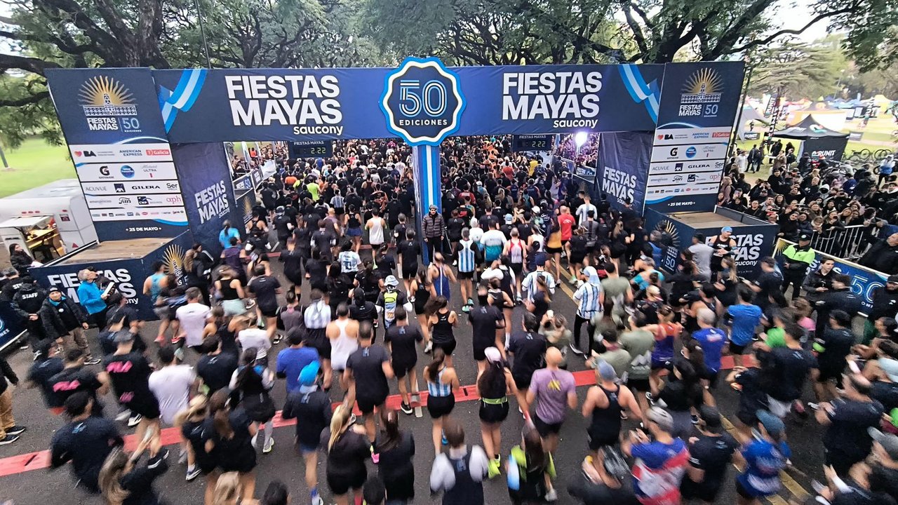 Más de 15 mil corredores participaron de las “Fiestas Mayas”, la carrera en homenaje a la Revolución de Mayo