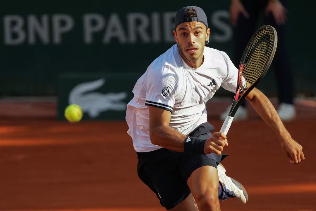 Cerúndolo avanza en Roland Garros tras un intenso duelo con Van de Zandschulp