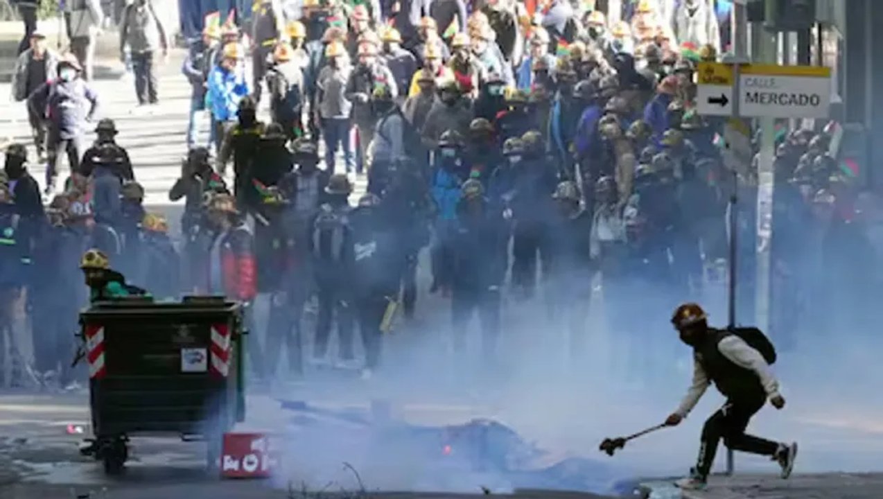 Vuelve la violencia a La Paz con choques entre manifestantes y policías