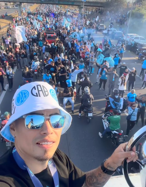El campeón, desde adentro: así se vive la caravana de Belgrano tras su título en el Torneo Apertura