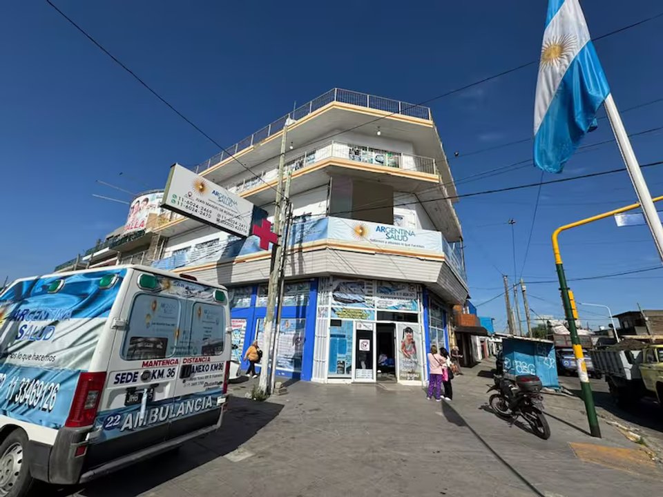 Escuelas denuncian a clínica trucha Argentina Salud por contratar servicios ilegales