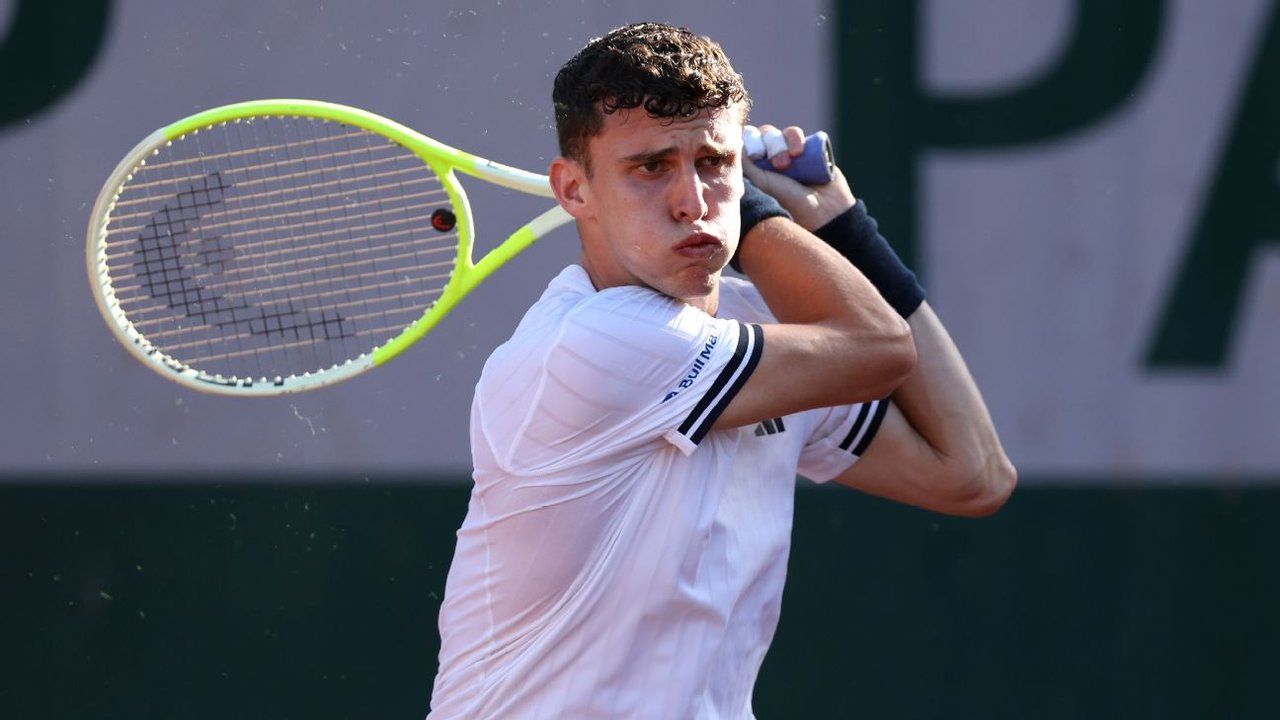 Juan Manuel Cerúndolo dio el batacazo del año y eliminó a Sinner en Roland Garros