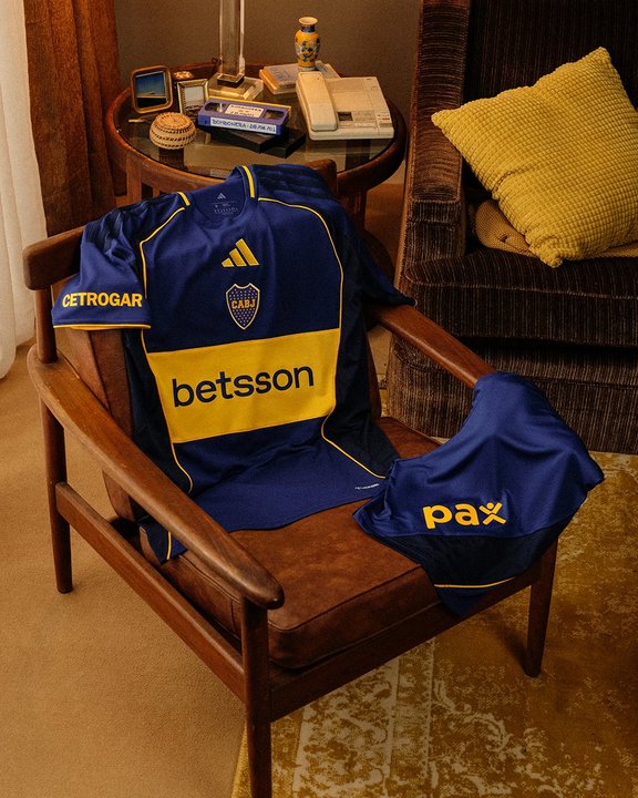 Boca presentó una camiseta por el aniversario de su bicampeonato en la Copa Libertadores