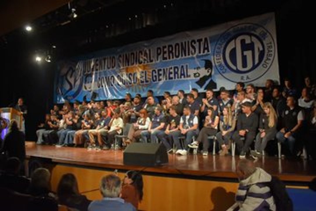 Sebastián Maturano durante el acto de reasunción al frente de la Juventud Sindical Peronista