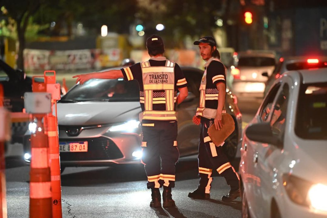 Agentes de tránsito en Buenos Aires: un enfoque preventivo para combatir la doble fila
