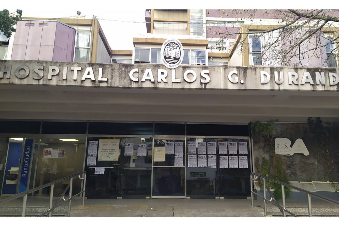 Allanamiento en el Hospital Durand tras la muerte de un paciente