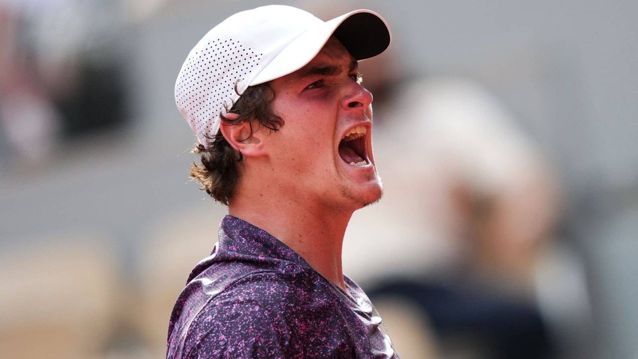 Joao Fonseca protagoniza una remontada histórica y elimina a Djokovic en Roland Garros