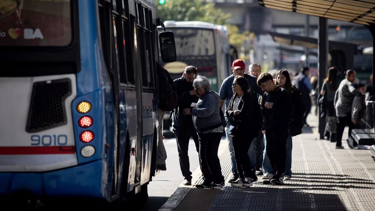 Aumento de tarifas de transporte y peajes en Buenos Aires