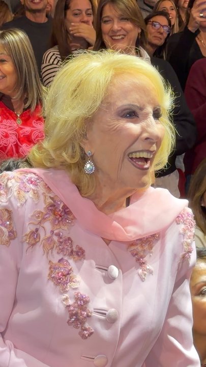 Mirtha Legrand "bautizó" Sottovoce y recibió una ovación junto al elenco de Adrián Suar