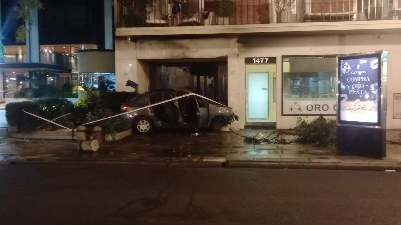 Impactante choque y incendio en Recoleta