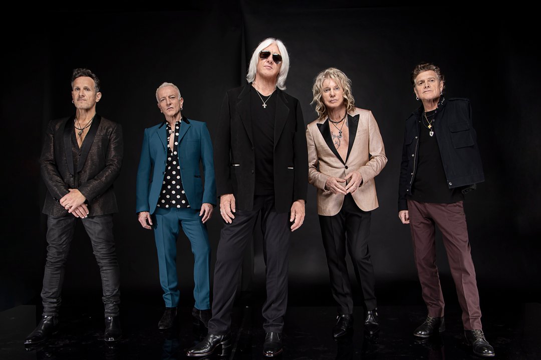 Def Leppard en vivo sobre el escenario del Movistar Arena