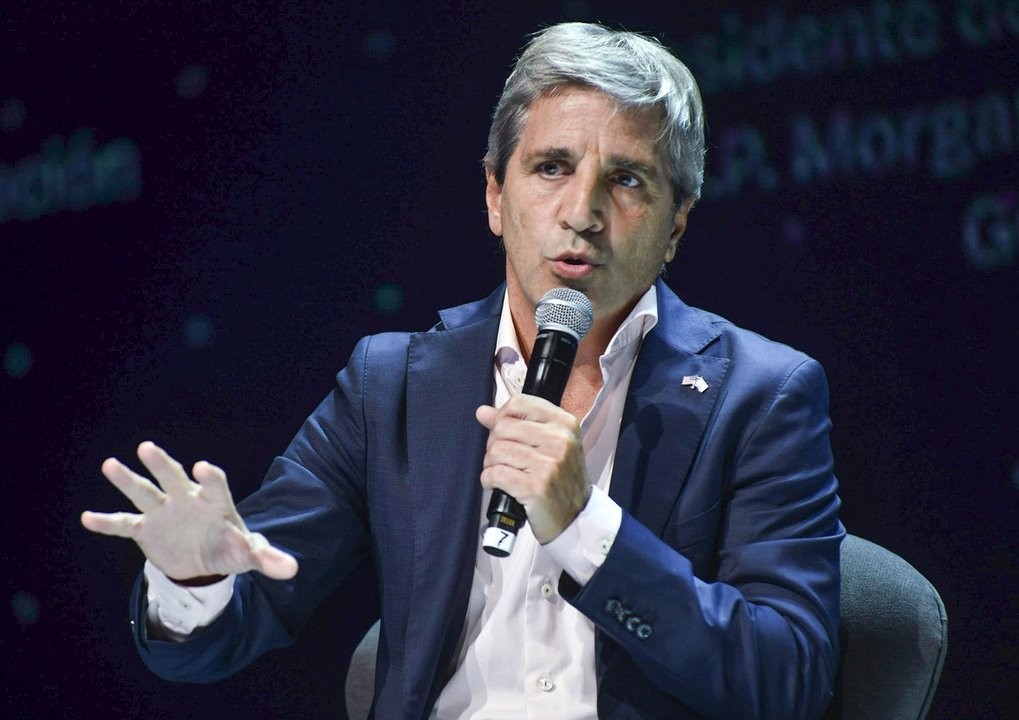 Luis Caputo y Ricardo Quintela en medio de una fuerte polémica política