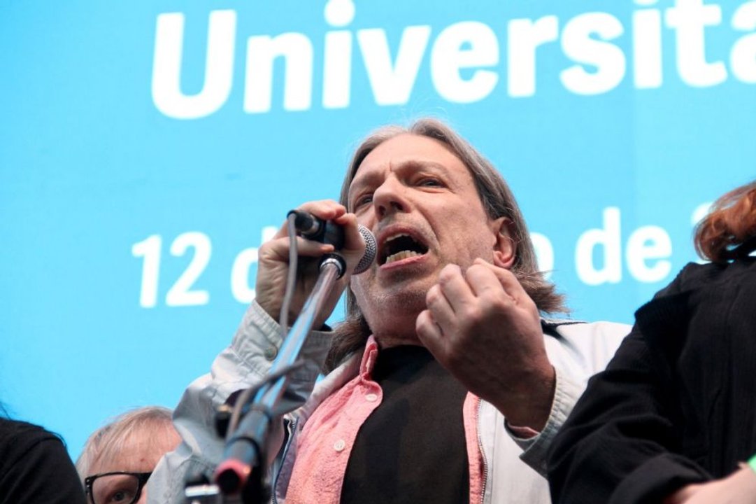 Protesta de docentes universitarios de FEDUN frente a una universidad pública