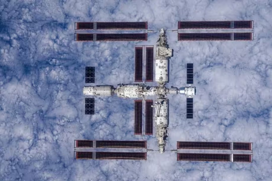 Ilustración de la estación espacial china Tiangong orbitando la Tierra