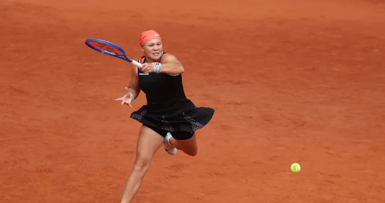 Diana Shnaider sorprende a Aryna Sabalenka y avanza a semifinales en Roland Garros