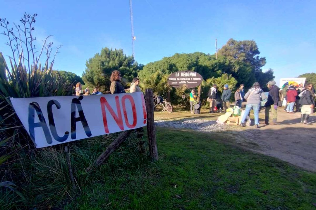 Acceso a Playa Redonda en conflicto entre municipio, concesionaria y vecinos